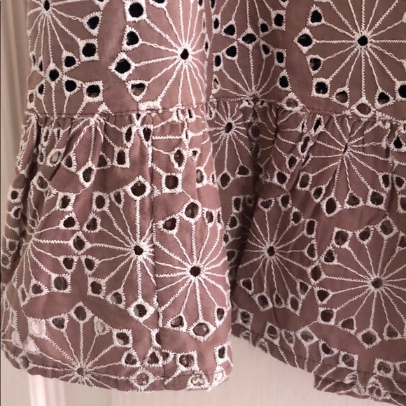 Taupe lace skirt with ruffle hem - Picture 2 of 6